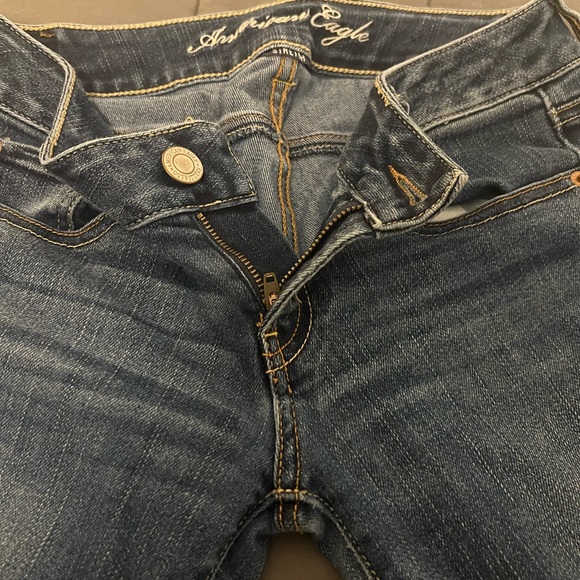 American Eagle Women’s size 2 (Favorite boyfriend style) dark blue stretch jeans - Picture 3 of 7